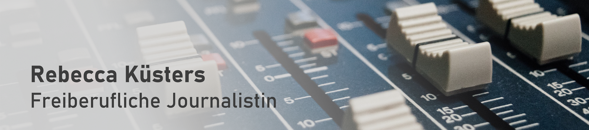 Regler auf einem Reglerpult im Radio Studio